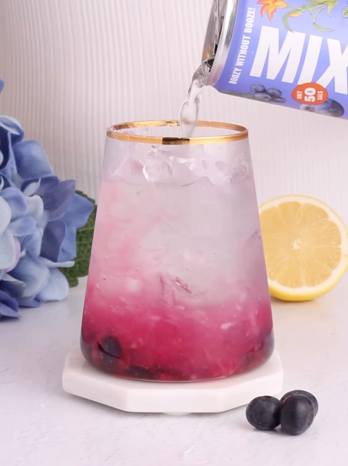 How to Make the Best Non-Alcoholic Blueberry Gin and Tonic | Mixoloshe Recipe
