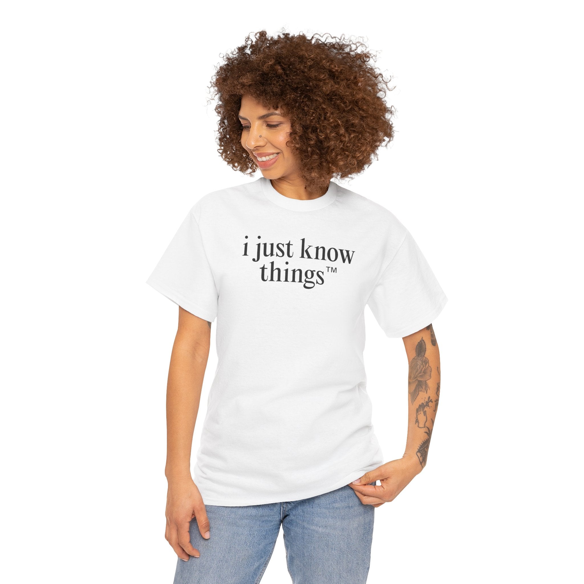 "i just know things" Tee